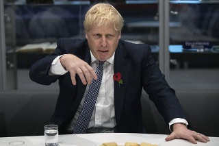 Boris Johnson verí, že v predčasných voľbách získa mandát na zrealizovanie brexitu.