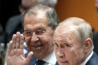 Ruský minister zahraničných vecí Sergej Lavrov s prezidentom Vladimirom Putinom
