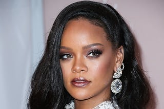 Speváčka z Barbadosu Rihanna.