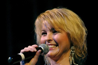Speváčka Iveta Bartošová