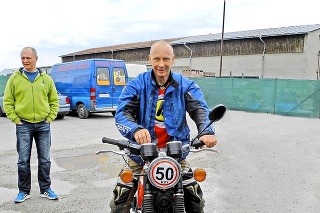 Jaro Katriňák  skončil  s pretekmi v roku  2008, odvtedy  sedí na motorke  len rekreačne.