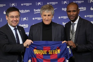 Angažovanie Quiqueho Setiena na post trénera FC Barcelona.