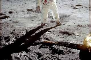 LEGENDÁRNA FOTKA: Zobrazuje Aldrina, ako sa prechádza po Mesiaci. Vyfotil ho Armstrong. 