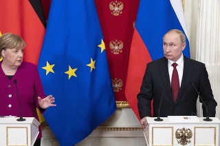 Vladimir Putin a Angela Merkelová na spoločnom stretnutí.