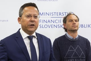Minister financií SR Ladislav Kamenický a prezident Česmad Slovakia Pavol Jančovič