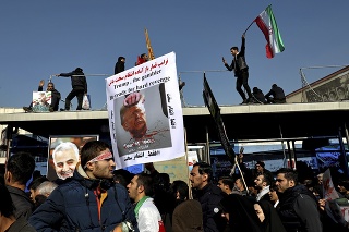 Iránčania volajú po drsnej odvete.