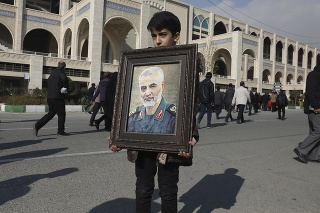 Chlapec s portrétom zabitého generála Solejmáního