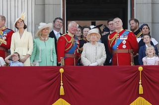Kráľovská rodina počas oficiálnych osláv narodenín panovníčky.