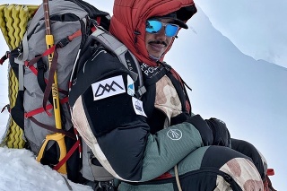 Nepálčan Nirmal Purja je nový svetový rekordér v krátkosti času na zdolanie všetkých štrnástich svetových štítov nad 8000 m. 