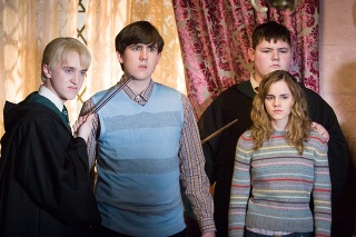 Zľava Tom Felton, Jamie Waylett, Matthew Lewis a Emma Watson vo filme Harry Potter a Fénixov rád.