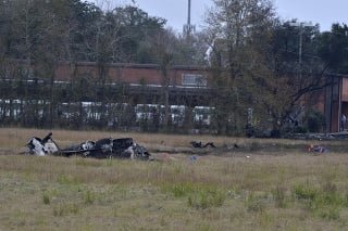 Päť ľudí prišlo v sobotu o život pri havárii malého civilného lietadla na juhu amerického štátu Louisiana.