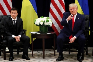 Ukrajinský prezident Volodymyr Zelenskyj a americký prezident Donald Trump. 