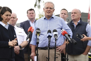 Austrálsky premiér Scott Morrison sa ospravedlnil za dovolenku počas požiarov.