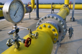 Manometer on pipe connecting in a natural gas distribution station