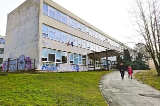 Škola patrí medzi najlepšie na Slovensku už roky, potrebuje však množstvo opráv.