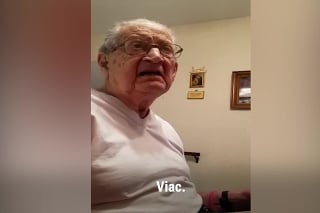 Muž neveril synovi, že má už takmer 100 rokov: Nečakaná reakcia vás pobaví!