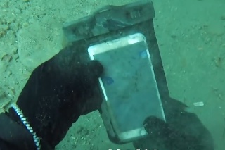 Amatérsky potápač našiel na dne rieky telefón: Po 9 mesiacoch pod vodou ho vrátil majiteľovi!
