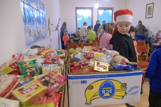 Prístav nádeje odovzdal 18 rodinám z celého Slovenska potravinový balík o váhe cca 41 kg.