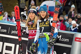 Petra Vlhová (vpravo) a Mikaela  Shiffrinová sa v dejisku MS tešili  z prvého triumfu vo Svetovom pohári.