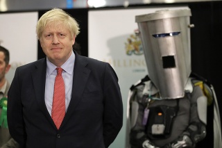 Premiér Boris Johnson obhájil mandát.
