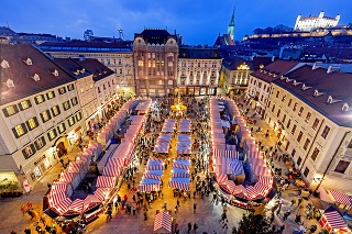 Trhy na Hlavnom námestí v Bratislave budú do 22. decembra.