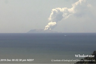 Po erupcii sopky White Island hlásia zranených i nezvestných.