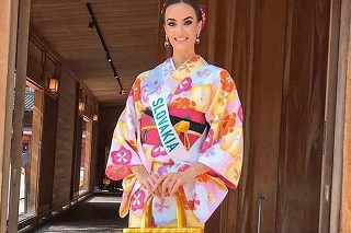 Alica si obliekla krásne kimono.