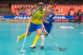 Slovenské florbalistky dostali na úvod očakávaný debakel od Švédiek.
