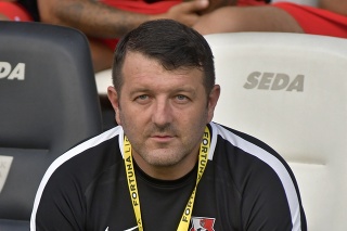 Na snímke tréner Serede Slavče Vojneski.