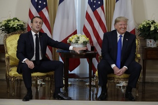 Americký prezident Donald Trump a jeho francúzsky partner Emmanuel Macron