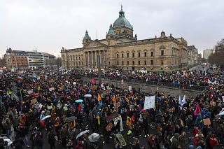 Zábery z klimatického protestu v nemeckom Lipsku.