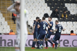  Na snímke radosť hráčov Slovana po strelení gólu.
