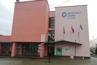 Odvolací školský orgán sídli na mestskom úrade v Sečovciach, kde v danej veci prerušili konanie.