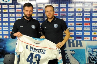 Kris Versteeg počas tlačovej konferencie hokejového klubu Nitra pri príležitosti oficiálneho predstavenia nového hráča klubu