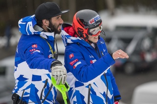  Na snímke vpravo slovenská lyžiarka Petra Vlhová a  jej brat Boris.