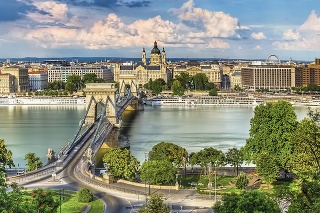 Rušná Budapešť je pre pánsku jazdu ako stvorená.