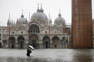 Takmer polovica historického centra Benátok je pod vodou.