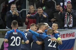 Na snímke radosť shráčov Slovenska po vyrovnávajúcom góle.