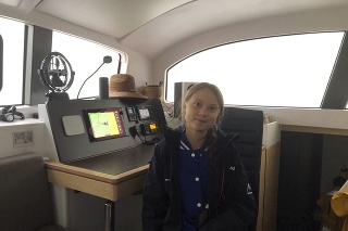 Greta Thunbergová na palube lode, ktorou sa povezie späť do Európy.