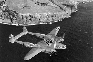 LOCKHEED P-38 LIGHTNING