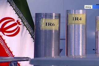Tri verzie centrifúg v zariadení umiestneného v centre na obohacovanie uránu v Natanze.