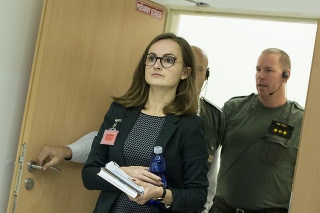 Svedkyňa, novinárka Nina Sobotovičová pri príchode na súdne pojednávanie Špecializovaného trestného súdu.
