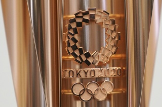 Na snímke detail na olympijskej pochodni pre Letné olympijské hry 2020 v Tokiu.