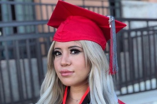 Esmeralda študovala na University of Nevada v Las Vegas.
