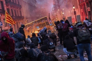 Strety medzi políciou a demonštrantmi v Barcelone