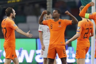 Holandský hráč Giliano Wijnaldum (uprostred) oslavuje gól do bránky Bieloruska v zápase C-skupiny Bielorusko - Holandsko kvalifikácie na ME 2020.