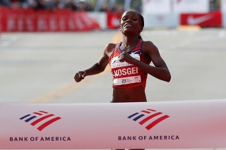 Keňanka Brigid Kosgeiová vytvorila v nedeľu nový svetový rekord v maratóne žien.