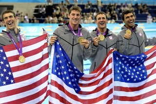 Michael Phelps, Conor Dwyer, Ricky Berens a Ryan Lochte.