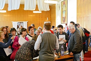 Na mestský úrad prišlo takmer 150 zamestnancov predajní Kačka. 