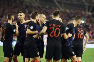 Na snímke radosť hráčov Chorvátska po výhre 3:0 nad Maďarskom.